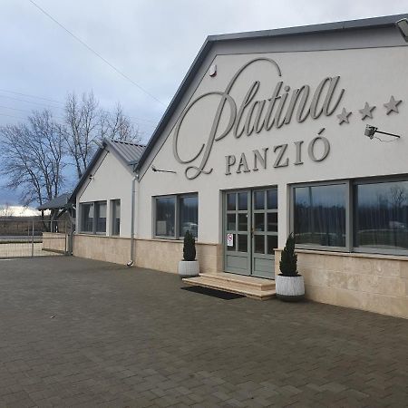 Újhartyán Platina Panzio*** Bed & Breakfast エクステリア 写真