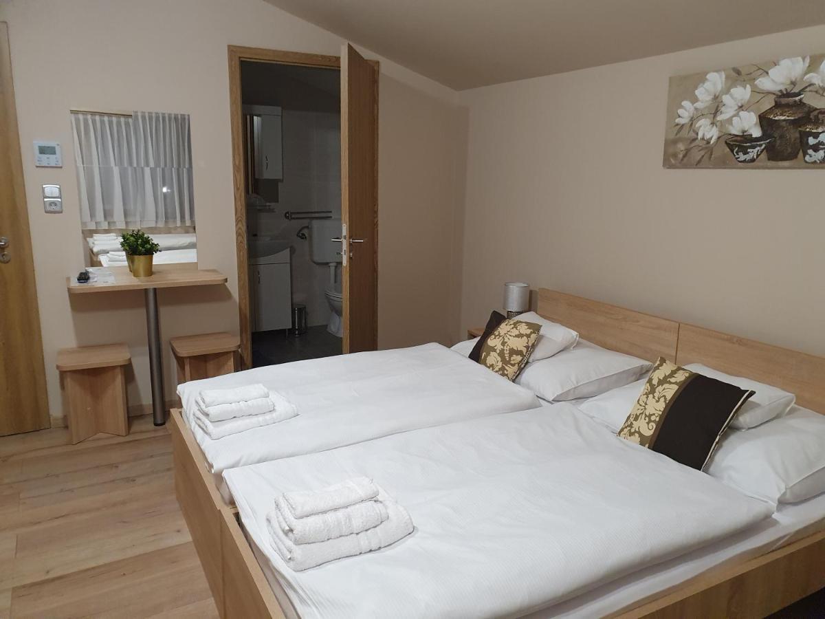 Újhartyán Platina Panzio*** Bed & Breakfast エクステリア 写真