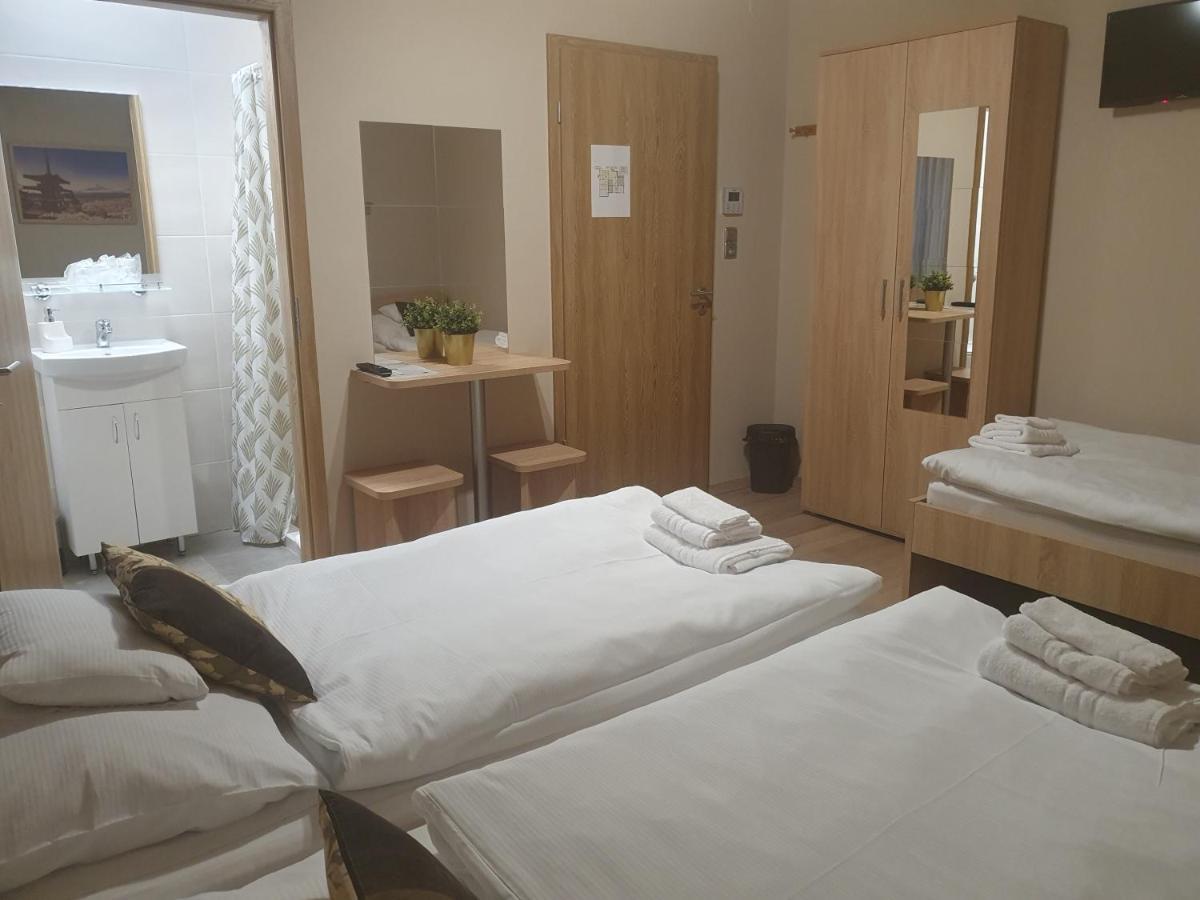 Újhartyán Platina Panzio*** Bed & Breakfast エクステリア 写真
