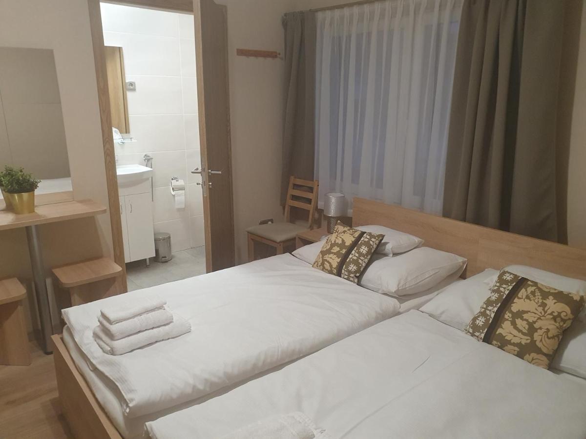 Újhartyán Platina Panzio*** Bed & Breakfast エクステリア 写真