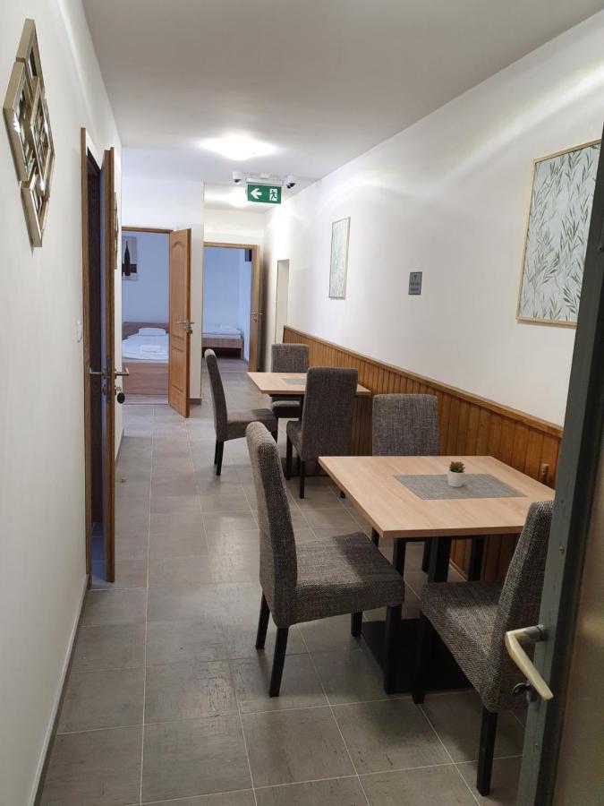 Újhartyán Platina Panzio*** Bed & Breakfast エクステリア 写真