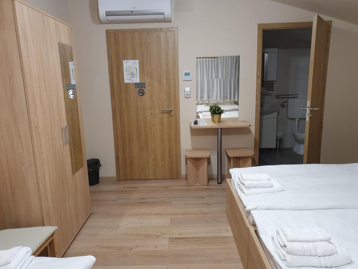 Újhartyán Platina Panzio*** Bed & Breakfast エクステリア 写真