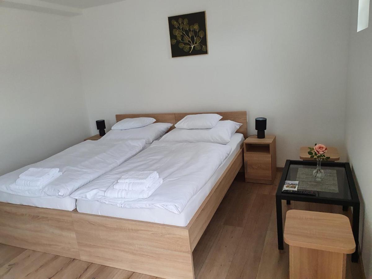 Újhartyán Platina Panzio*** Bed & Breakfast エクステリア 写真